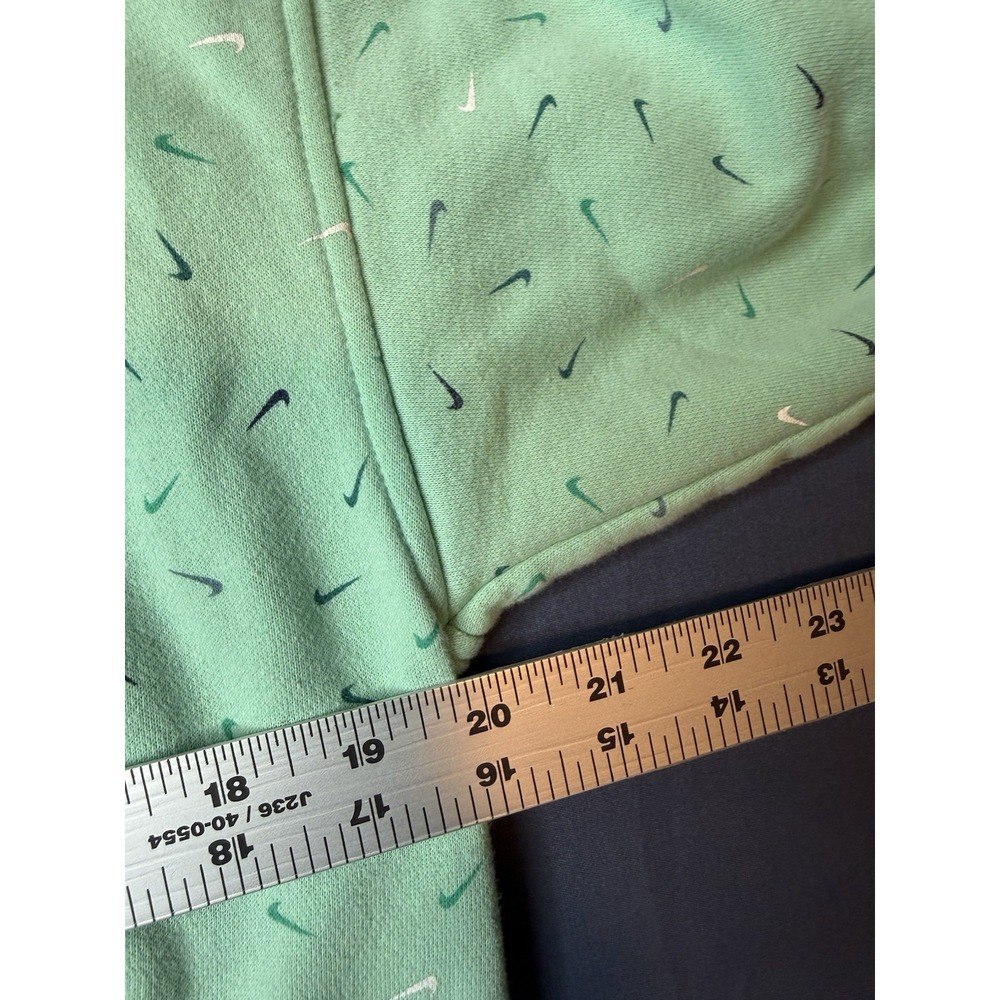Nike unisex kids Green Crewneck Sweatshirt Long Sleeve All-Over Swoosh size M - Picture 4 of 5